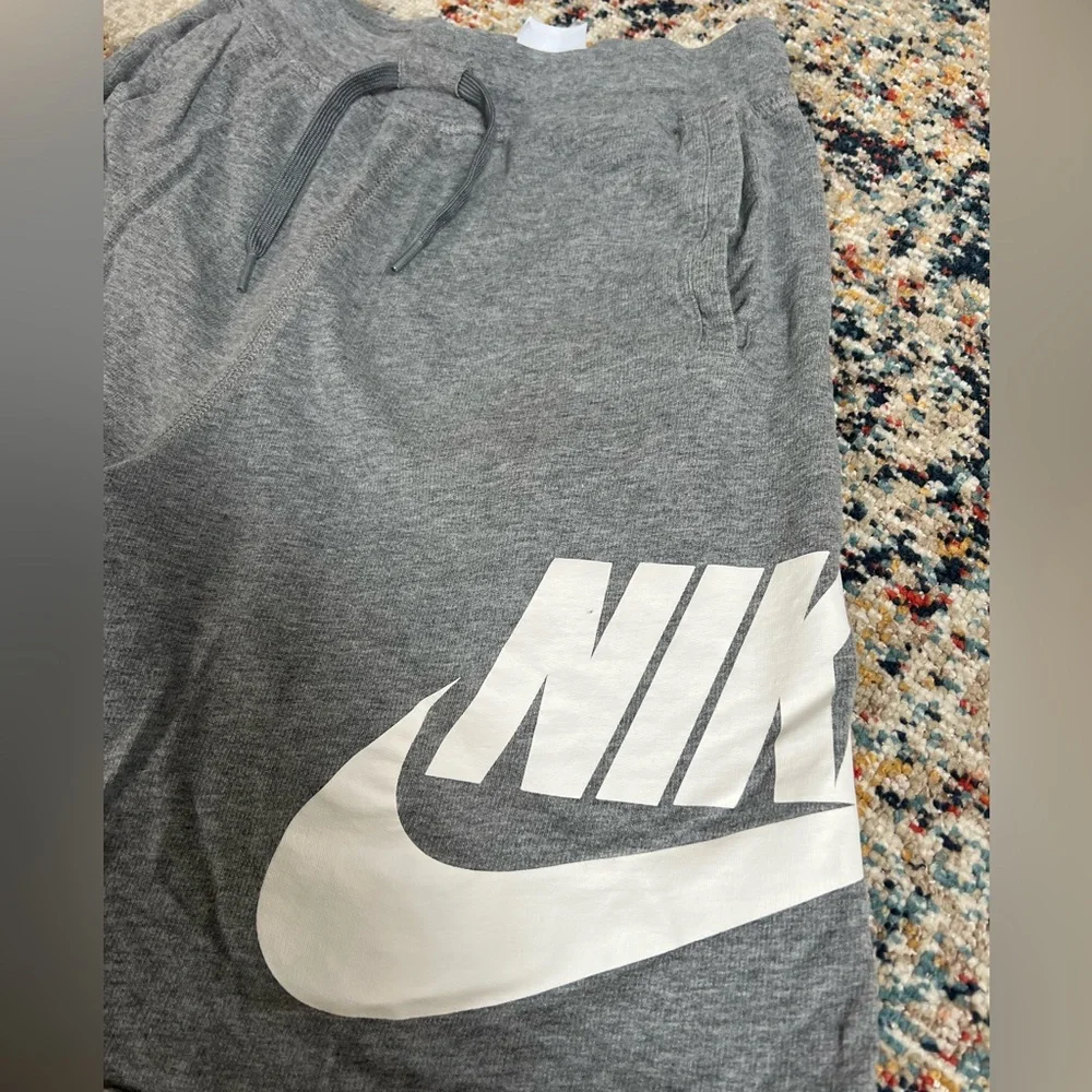 Boys Nike Shorts - Picture 5 of 5